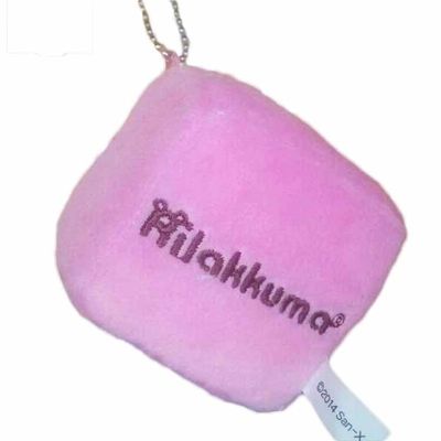 La chaîne principale de peluche d'ours de rose de place a bourré des gadgets de pendant de poupée adaptent aux besoins du client