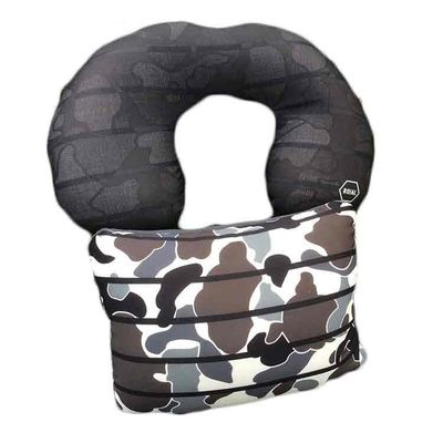 Oreiller de peluche bourré par cou d'U