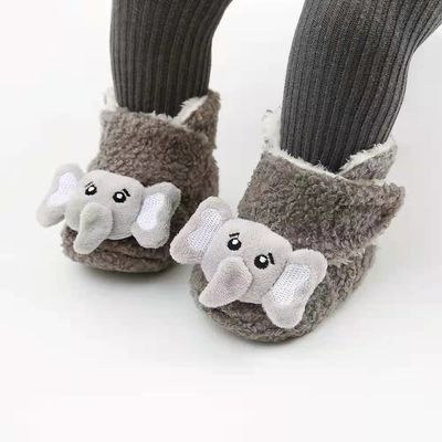 les chaussures nouveau-nées uniques molles de peluche de bébé de 10cm couvrent l'hiver chaud s'épaississant