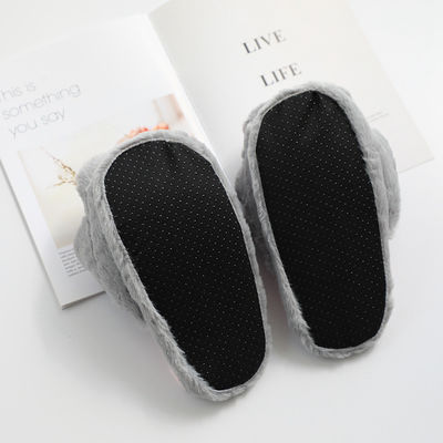 Glissez non les pantoufles de peluche d'enfants de forme de patte de chat de 25cm