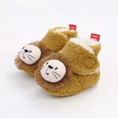 les chaussures nouveau-nées uniques molles de peluche de bébé de 10cm couvrent l'hiver chaud s'épaississant